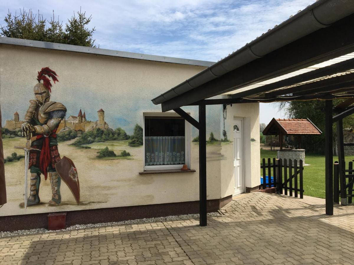 Schöner Ferienbungalow umgeben von Natur und nicht weit zur Ostsee Neubukow Exterior foto
