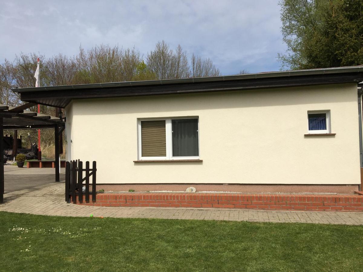 Schöner Ferienbungalow umgeben von Natur und nicht weit zur Ostsee Neubukow Exterior foto